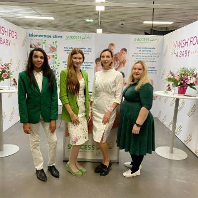 Besuch der Ausstellung „Wish for a Baby“ in Paris (Frankreich), 2024